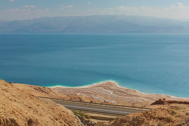 Panorama del desierto y el mar muerto en Israel