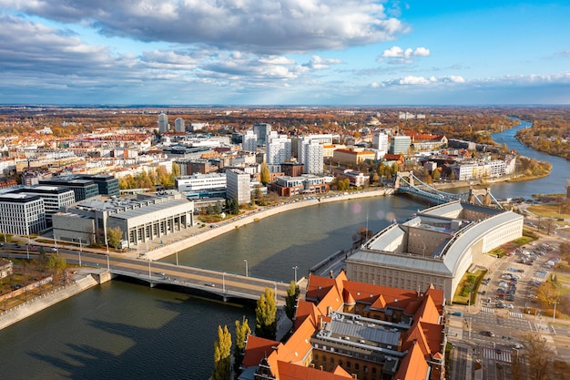 Panorama do alto da praça do mercado em Wroclaw, Polônia, em um dia de verão