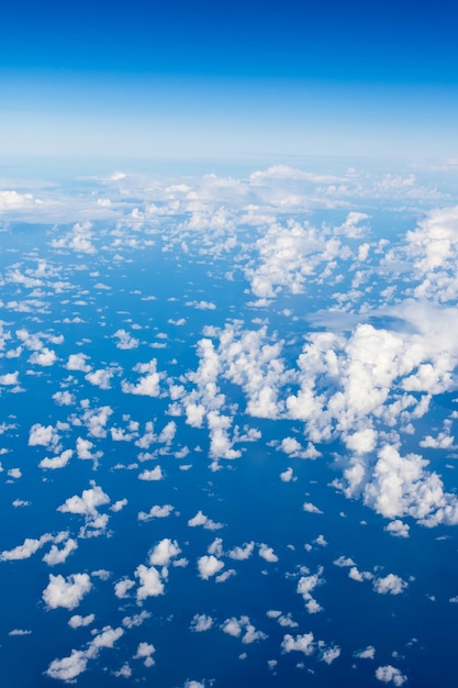 Panorama do céu com nuvens