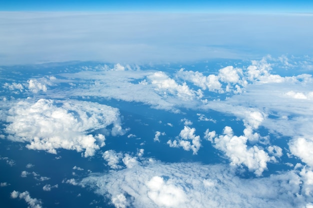 Panorama do céu com nuvens