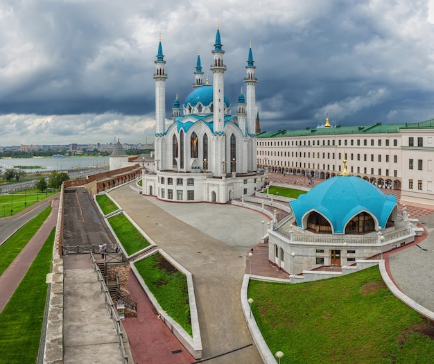 Panorama do Kremlin de Kazan e da mesquita Kul Sharif