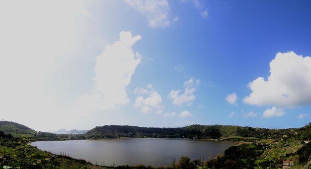 Panorama do lago da cratera