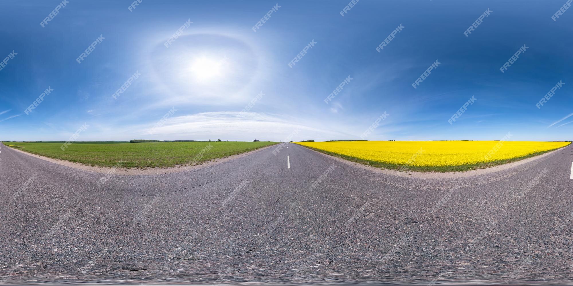 céu azul claro com sol de halo. panorama hdri sem costura visão de ângulo  de 360