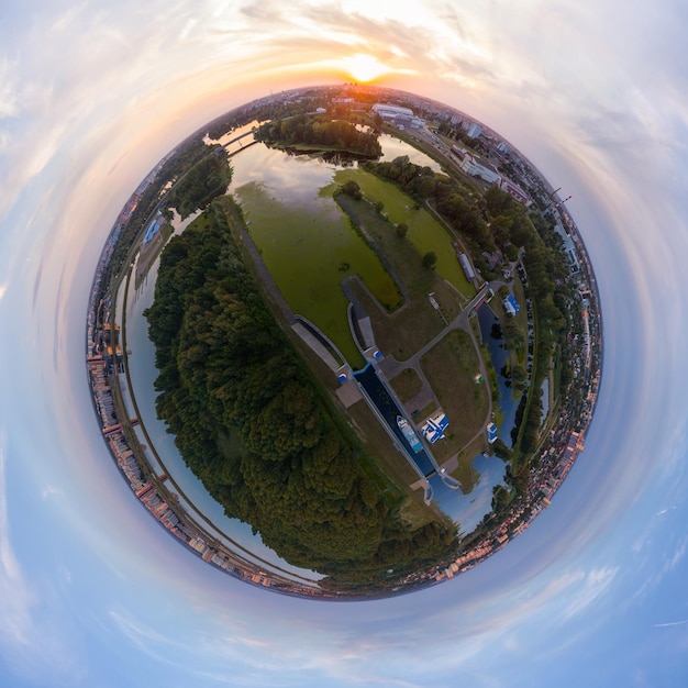 Foto panorama esférico sobre o rio