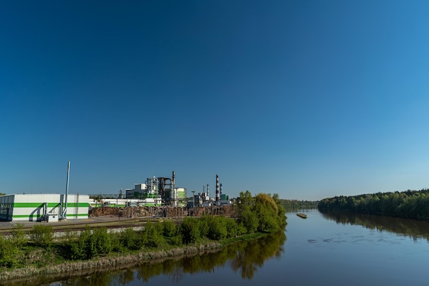 Panorama de una fábrica de carpintería Producción detenida por coronovirus Planeta limpio Fábrica sin emisiones a la atmósfera
