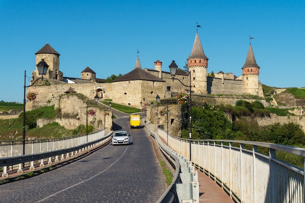 Panorama de la fortaleza Kamianets Podilskyi en verano, Ucrania