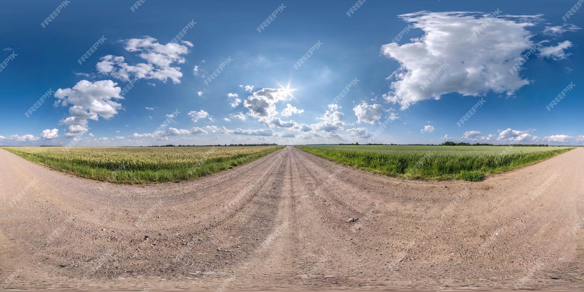 céu azul claro com sol de halo. panorama hdri sem costura visão de ângulo  de 360