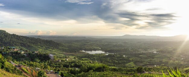 Foto panorama de la hermosa campiña de tailandia