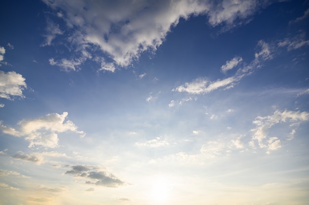 Panorama Himmel und Sonne am Abend