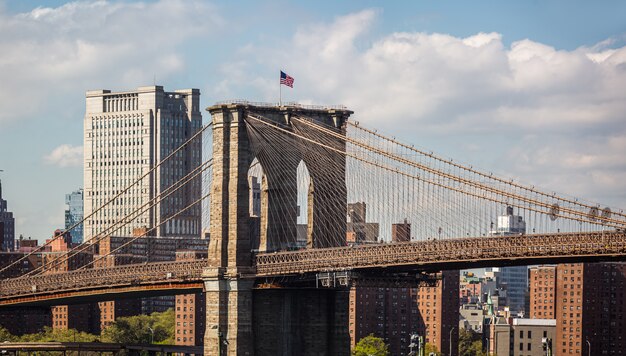 Panorama del horizonte de la ciudad de Nueva York con el puente de Brooklyn