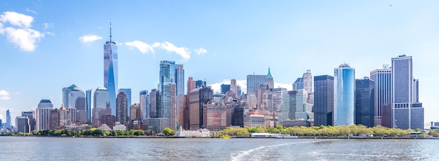 Panorama del horizonte del distrito financiero del centro y el bajo Manhattan en la ciudad de Nueva York, EE.