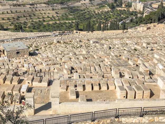 Panorama de Jerusalén con cementerio en Israel durante el día