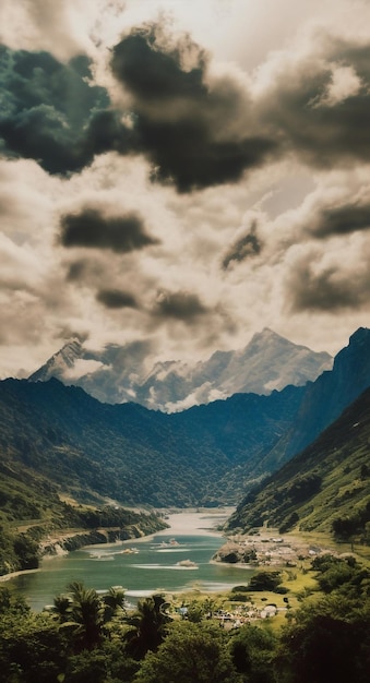 Panorama del lago de montaña