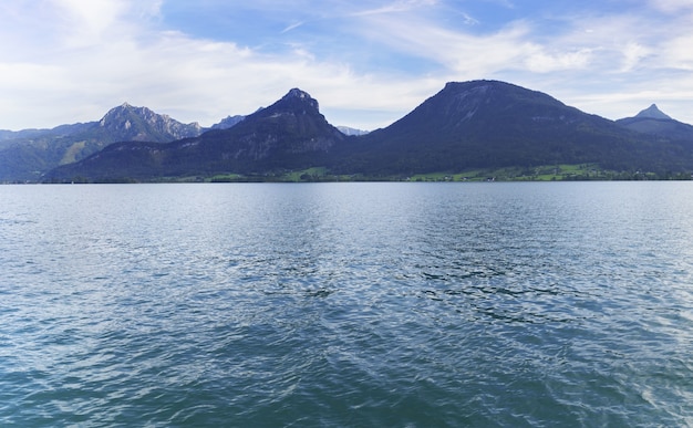 Panorama-Landschaft des Wolfgangsees am Morgen, St. Wolfgang im Salzkammergut, Österreich