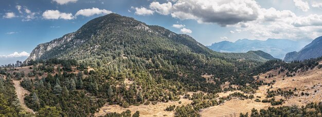 Panorama-Luftaufnahme eines Taurusgebirges. Malerische Landschaft eines Lykischen Weges in der Türkei