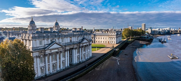 Panorama-Luftbild der Greenwich Old Naval Academy an der Themse und Old Royal Naval College Gebäude