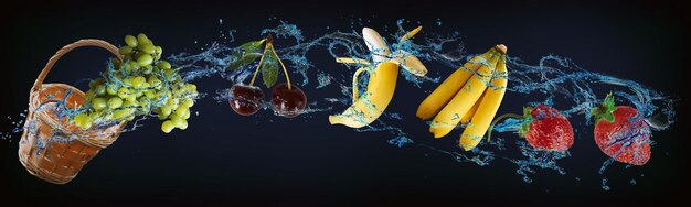 Panorama mit Früchten in Wasser Saftige Kluunik-Bananenkirschentrauben sind mit Vitaminen und Nährstoffen gefüllt und ein köstliches Dessert für den Familienurlaub