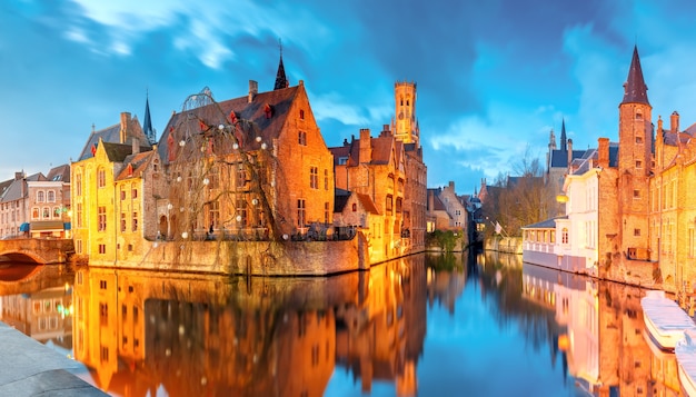 Panorama mit Turm Belfort in Brügge, Belgien