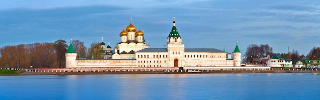 Panorama del Monasterio Ortodoxo Ipatiev