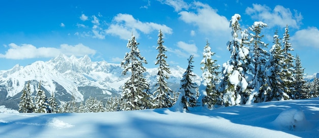 Panorama de la montaña de invierno