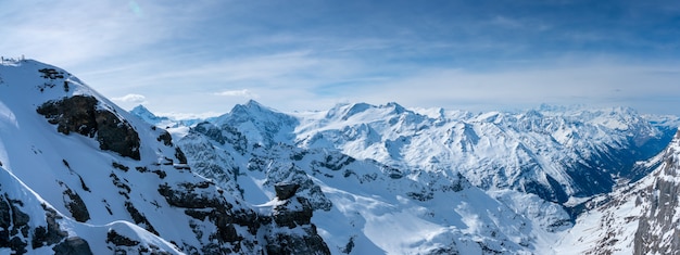 Panorama de la montaña Titlis en verano, Suiza