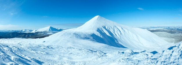 Foto panorama del monte goverla de invierno soleado (cárpatos, ucrania).