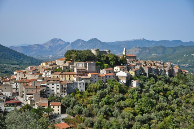 Panorama de Monteroduni, una ciudad medieval en la región de Molise, Italia