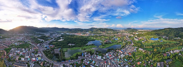 Panorama-Naturansicht Luftaufnahme des Bezirks Kathu Phuket Thailand