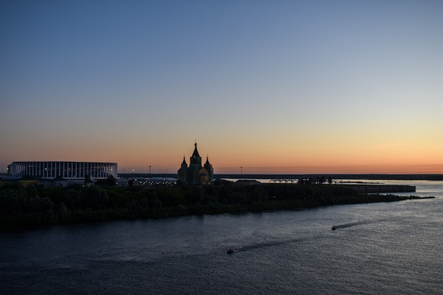 Panorama de Nizhny Novgorod al amanecer