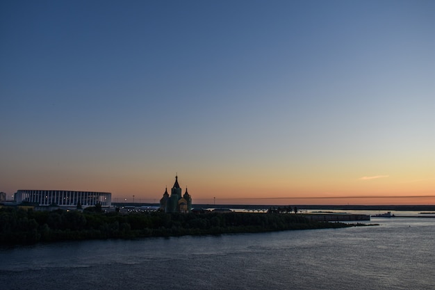 Panorama de Nizhny Novgorod al amanecer