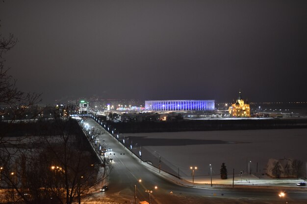 Panorama de Nizhny Novgorod en la noche