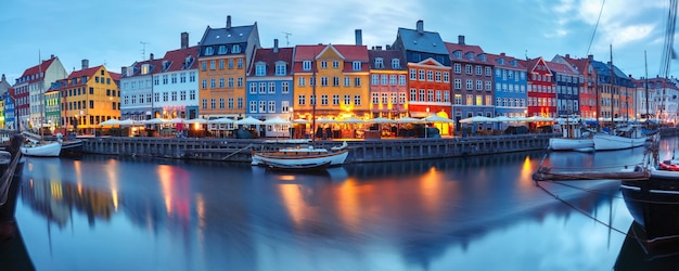 Panorama de Nyhavn en Copenhague Dinamarca