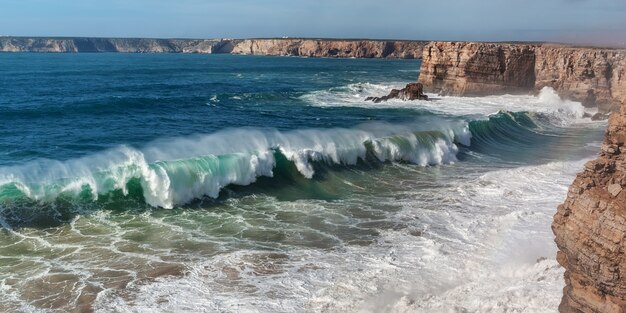 Panorama de olas gigantes en Sagres.