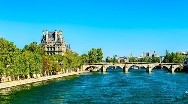 Panorama de París con el río Sena