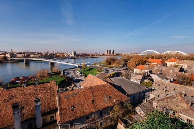 Panorama de Petrovaradin y Danubio desde la fortaleza