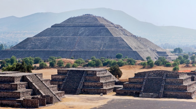 Panorama de las pirámides de Teotihuacan