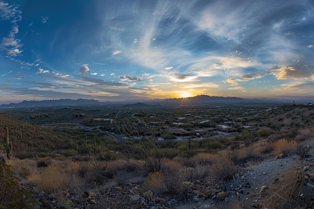 Panorama de la Reserva McDowell Sonoran con vistas a Scottsdale AZ durante una hermosa puesta de sol