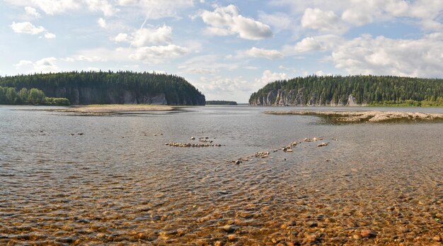 Panorama del río en el Parque Nacional Yugyd VA