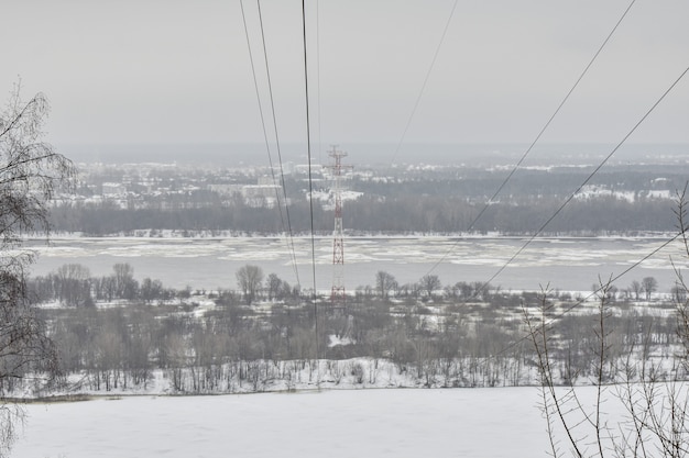 Panorama del río Volga en invierno