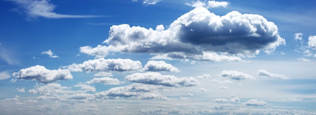 Panorama schöne Landschaft an einem sonnigen Tag.