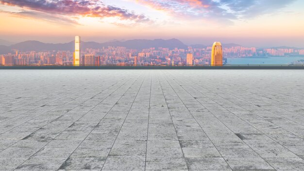 Panorama-Skyline und Plaza Brick Open-Gebäude