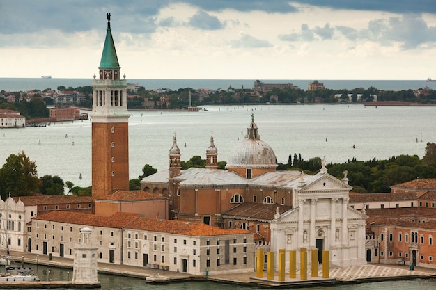 Panorama de Venecia, Italia. Gran Canal con góndolas postal de Venecia.