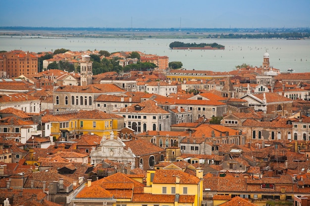 Panorama de Venecia, Italia. Gran Canal con góndolas postal de Venecia.