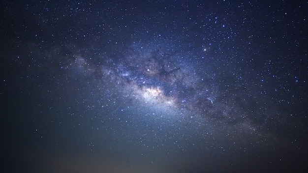 Panorama Vía Láctea galaxia con estrellas y polvo espacial en el universo