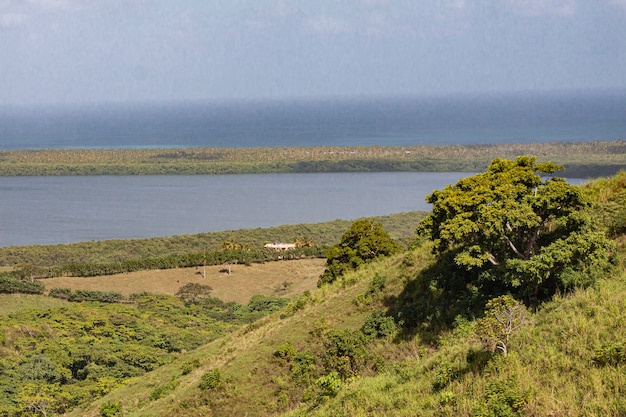 Panorama de la vista desde la altura de Montaña Redonda en República Dominicana