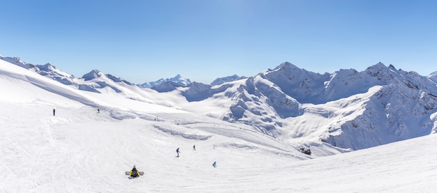 Panorama vista da pista de esqui Elbrus, Rússia