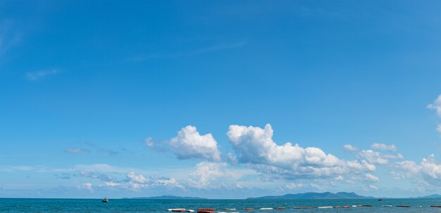 Panorama von Meer und Himmel