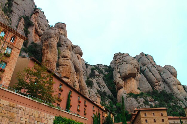 Panorama von Monsserat im Sommer in Spanien