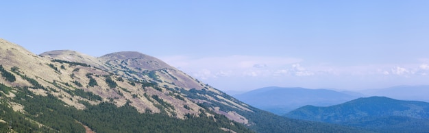 Panoramaansicht von der Spitze des Berges