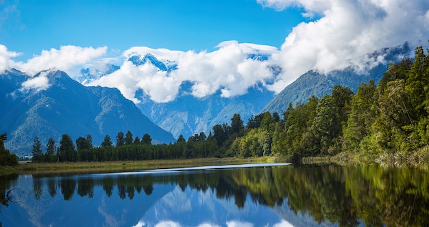 Panoramaansicht von See Matheson in der Südinsel Neuseeland